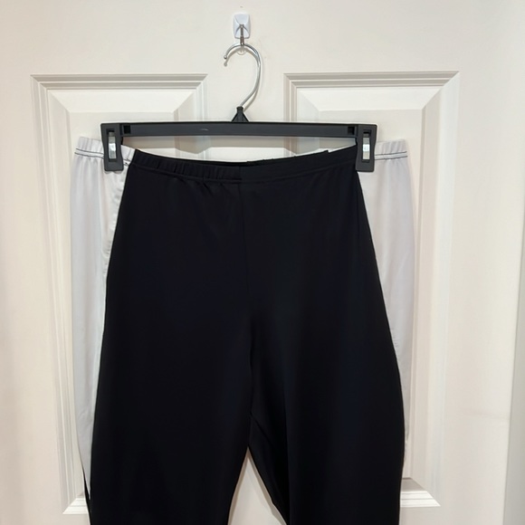 SHEIN Curve, womans, black & white elastic waist jogger/athletic pants. Size 1X. - Picture 2 of 5